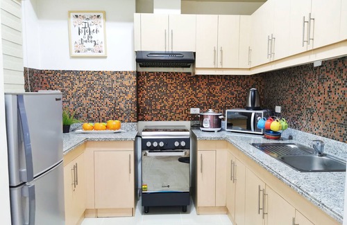 Sampaloc Condo | Inviting Penthouse with Panoramic Views & Free Parking