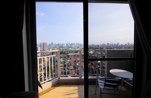 Sampaloc Condo | Inviting Penthouse with Panoramic Views & Free Parking