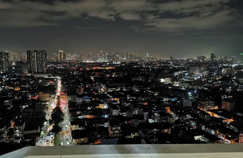 Sampaloc Condo | Inviting Penthouse with Panoramic Views & Free Parking
