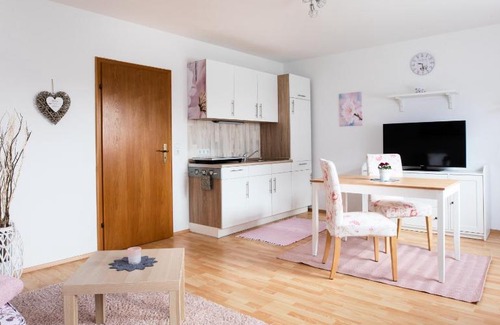 Westerburg Apartment | Guest Rated 10/10: Ferienwohnung Kirschblüte with Ocean View