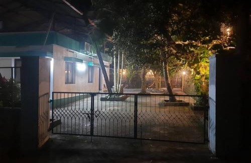 Adyar House | Ideal 2 BHK House with Parking for Up to 10 Guests