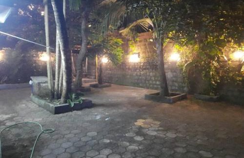 Adyar House | Ideal 2 BHK House with Parking for Up to 10 Guests