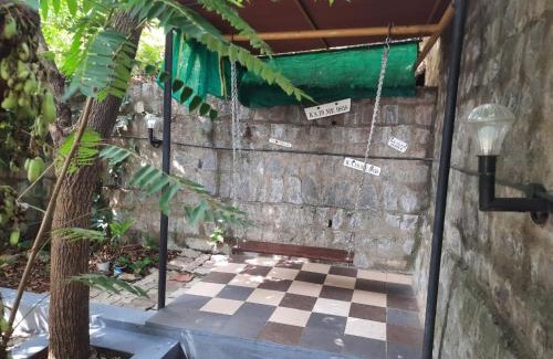 Adyar House | Ideal 2 BHK House with Parking for Up to 10 Guests