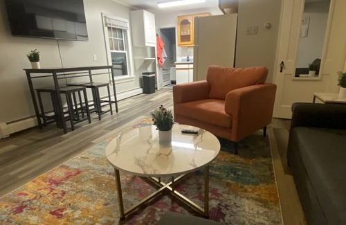 Manchester Center Apartment | Pet Friendly Getaway: Walk to Manchester Shops & Slopes