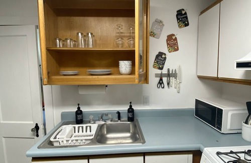 Manchester Center Apartment | Pet Friendly Getaway: Walk to Manchester Shops & Slopes