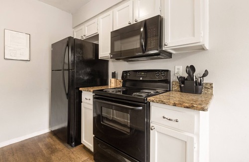 Central Arlington Apartment | Convenient Stay Near AT&T Stadium with Cozy Beds & Spa