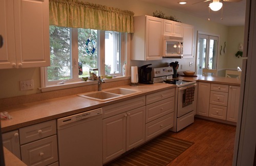 Elk Rapids House | Experience Lake Michigan Bliss with Kayaks and Bikes Included