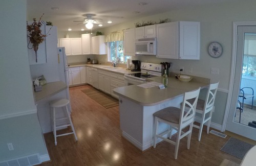 Elk Rapids House | Experience Lake Michigan Bliss with Kayaks and Bikes Included