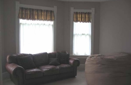 Nauvoo House | Conveniently Located Near Nauvoo Temple & Historic Sites