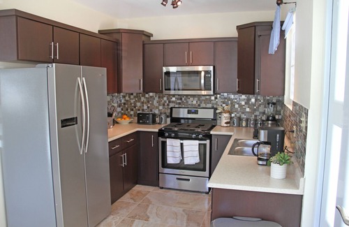 Stella House | Ideal Beachside Retreat: Steps to Ocean & Downtown Fun!