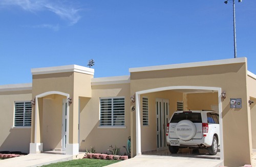 Stella House | Ideal Beachside Retreat: Steps to Ocean & Downtown Fun!