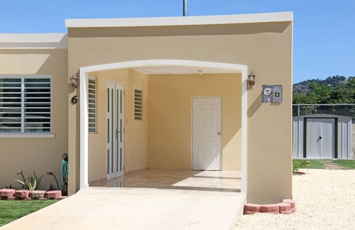 Stella House | Ideal Beachside Retreat: Steps to Ocean & Downtown Fun!