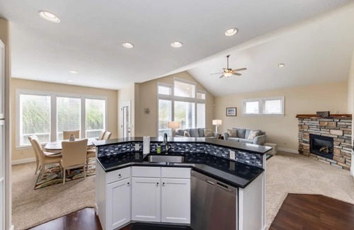 Kiwanda Shores House | Family & Dog-Friendly Retreat Just 2 Blocks from Beach!