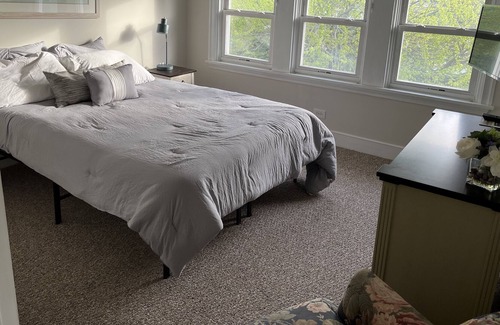 Ventnor City Apartment | Beachside Retreat: 2 BR with Pool & Spa Amenities