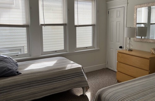 Ventnor City Apartment | Beachside Retreat: 2 BR with Pool & Spa Amenities