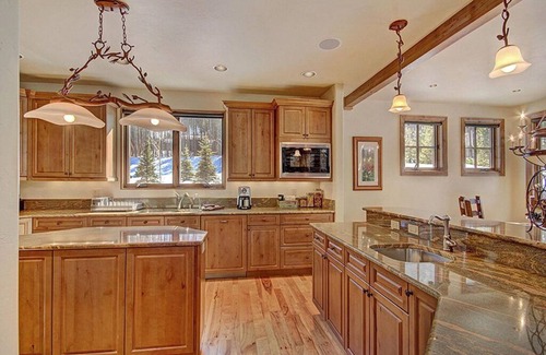Boulder Ridge House | Cozy Retreat: 9.8 Rated with Hot Tub & Ski Access