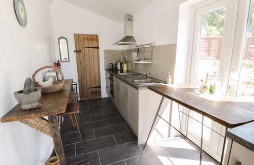 Dyffryn Ardudwy Cottage | Pet-Friendly Borthwen Cottages with Open Fire & Ocean Views