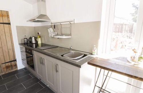 Dyffryn Ardudwy Cottage | Pet-Friendly Borthwen Cottages with Open Fire & Ocean Views