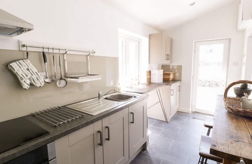 Dyffryn Ardudwy Cottage | Pet-Friendly Borthwen Cottages with Open Fire & Ocean Views