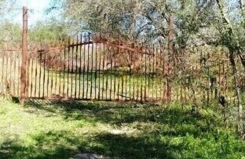 Comanche House | Ideal 2BR House on Acres, Minutes from Downtown San Antonio