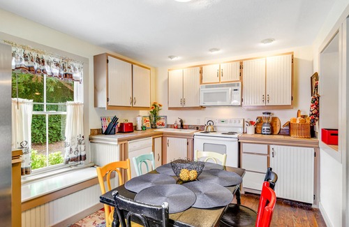 Beach Institute Cottage | Unique Cottage Retreat in Historic District - Pet Friendly