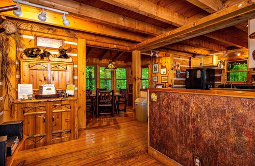 Gnaw Bone Cabin | Family-Friendly Retreat with Spa, Hot Tub & High Ratings