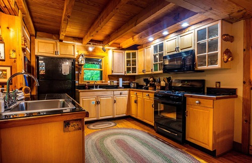 Gnaw Bone Cabin | Family-Friendly Retreat with Spa, Hot Tub & High Ratings
