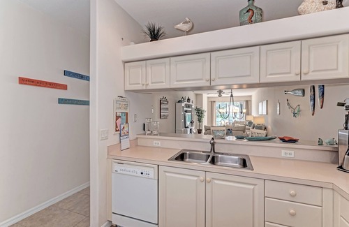 Bradenton Villa | Beautiful 2BR Villa near Anna Maria Island with Pool & Spa