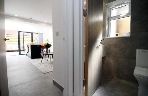 Gabalfa Apartment | 2 BR Apt in Cardiff Central Spacious with a Patio