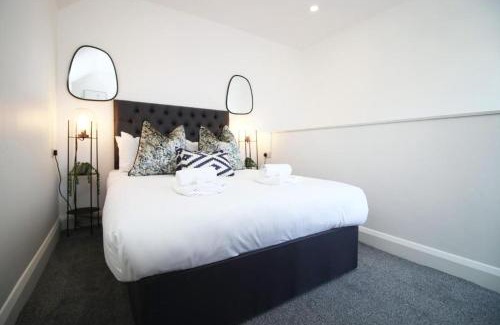 Gabalfa Apartment | 2 BR Apt in Cardiff Central Spacious with a Patio