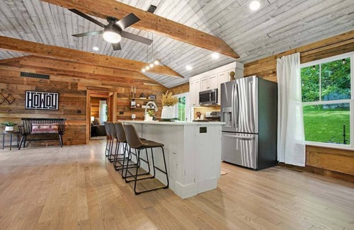 Sinking Spring Cabin | 2-BR Cabin with Outdoor Dining