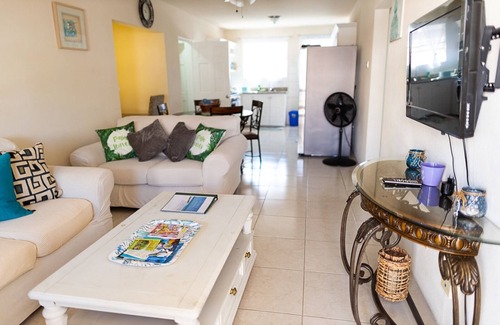 Maxwell Condo | Beachside 2 BR Condo with Pool, Hot Tub & Top Amenities