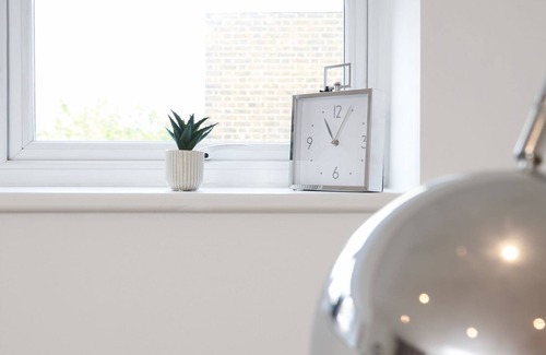 New Cross Apartment | 2 BR Flat in SE14 | Near New Cross Station | South London