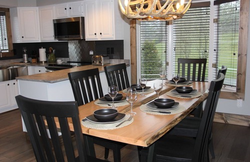 Blowing Rock Condo | Ideal 2 BR Chetola Resort with Spa & Lake View Amenities