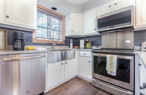Blowing Rock Condo | Ideal 2 BR Chetola Resort with Spa & Lake View Amenities