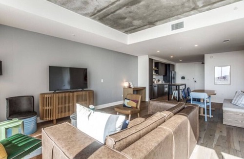 Rainey Street Historic District Apartment | Ultimate 2 BR Panoramic View Retreat | Rainey - Guest Rated 10/10