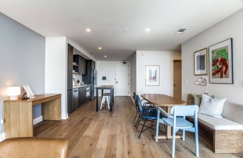Rainey Street Historic District Apartment | Ultimate 2 BR Panoramic View Retreat | Rainey - Guest Rated 10/10