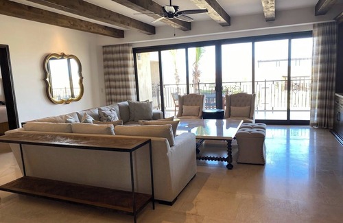 Los Cangrejos II y III Resort | 2 BR penthouse in luxury Cabo San Lucas