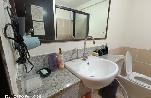 Paranaque Apartment | Guest Rated 10/10: Cozy 2 BR Condo Near Airport
