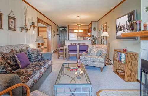 Snowshoe Condo | Guest Rated 10/10: SnowCrest 214A with Hot Tubs & Games