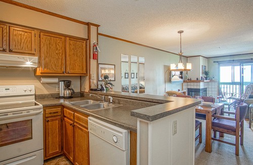 Snowshoe Condo | Guest Rated 10/10: SnowCrest 214A with Hot Tubs & Games