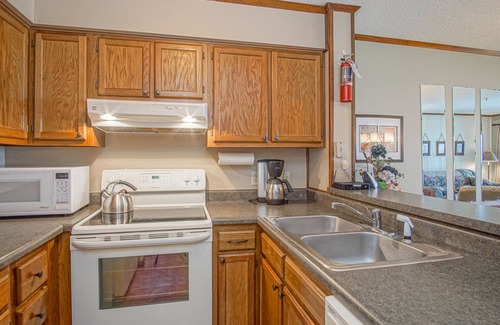 Snowshoe Condo | Guest Rated 10/10: SnowCrest 214A with Hot Tubs & Games