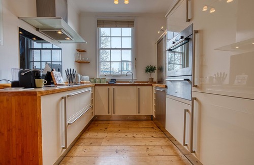 Southampton City Centre Apartment | Modern City Apartment in Southampton: Sleeps 6, Pet Friendly