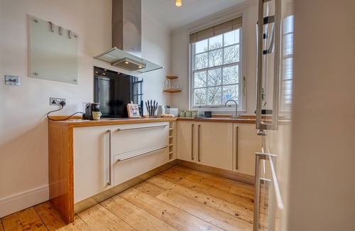 Southampton City Centre Apartment | Modern City Apartment in Southampton: Sleeps 6, Pet Friendly