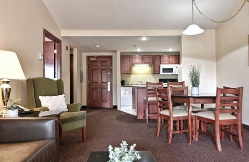 Pembine Apartment | Spacious 2 BR Suite for 8 with Hot Tub & Pool Access