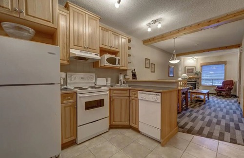 Harvie Heights House | Cozy 2 BR Townhouse Near Banff with Private Entrance