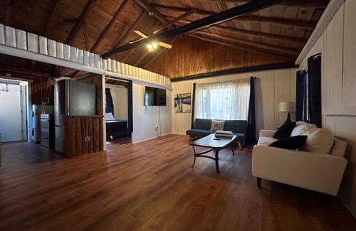 Applegate Cabin | Cozy 2 BR Retreat Steps from the Beach & Volleyball Fun