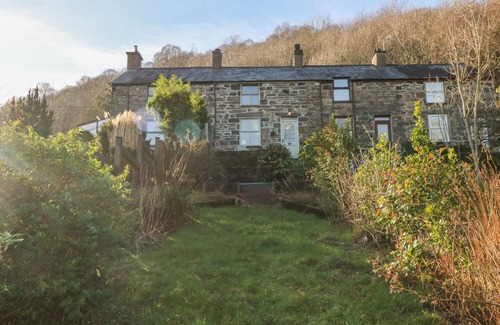 Prenteg Cottage | Oceanfront Retreat at 2 Bryn Eglwys - Guest Rated 9/10!