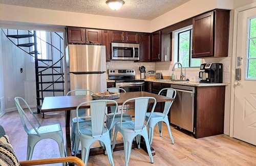 Indian Point Cabin | Spacious Cabins on Indian Point: Perfect for Group Getaways