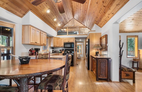 Ashland Cabin | Cozy Cabins with Bedrooms, Hot Tubs & Full Kitchen